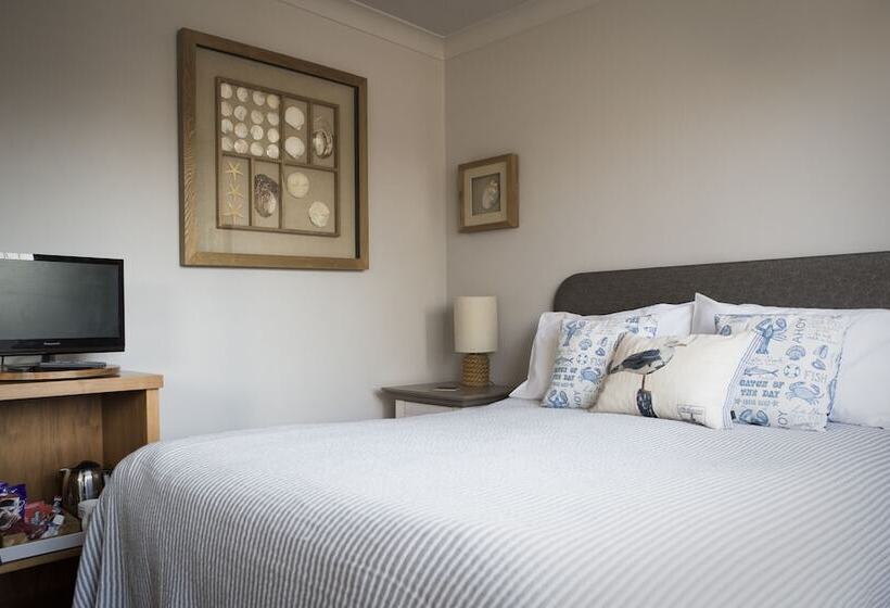 Rags Hotel Bar & Restaurant