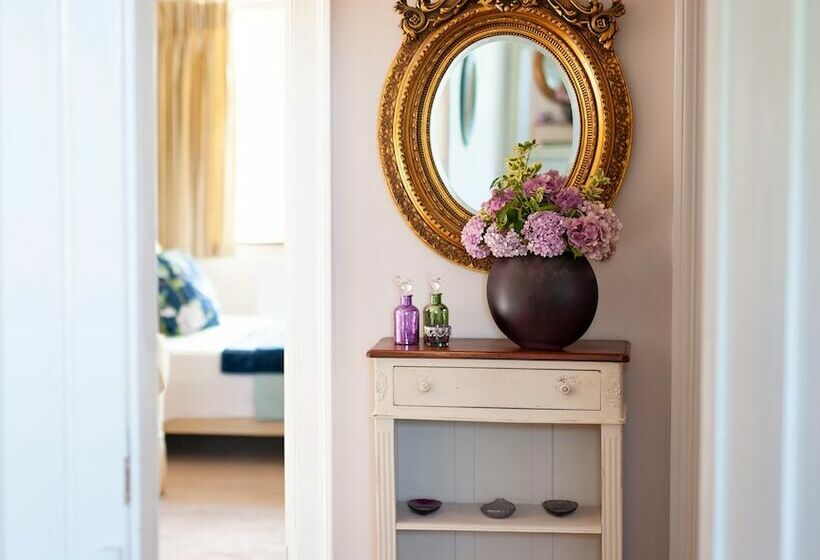 Goss Hall Bed & Breakfast