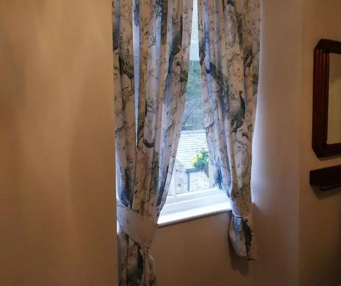 مسافرخانه The Victoria