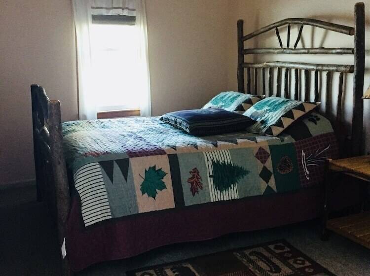 Hotel Cobblescote On The Lake