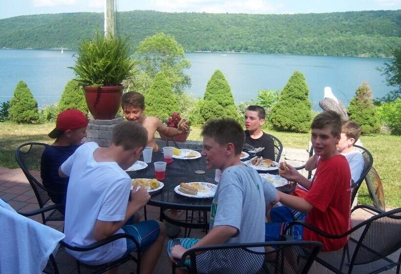 Hotel Cobblescote On The Lake