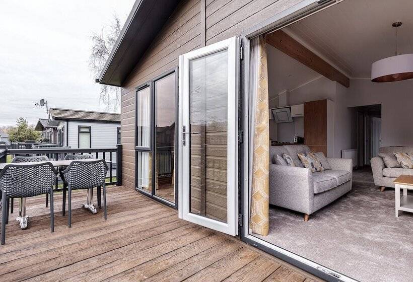 בית מלון כפרי Roydon Marina Village