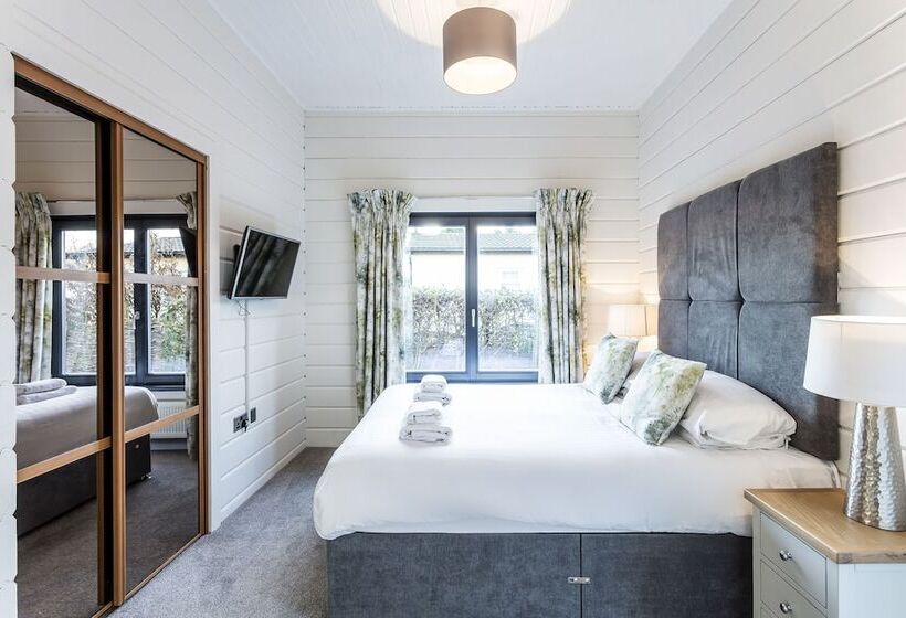 בית מלון כפרי Roydon Marina Village