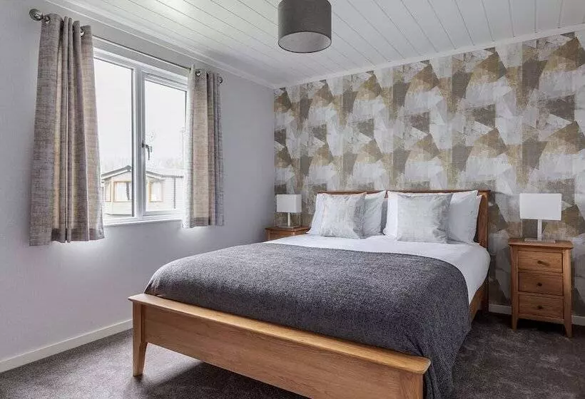 Hotelli Roydon Marina Village