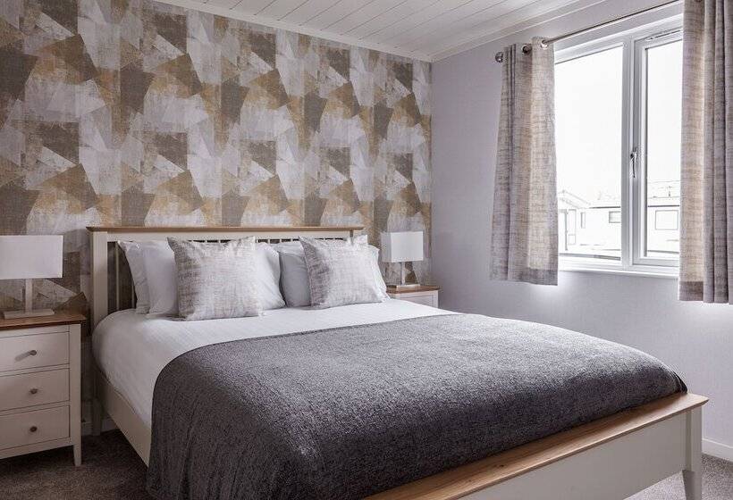 בית מלון כפרי Roydon Marina Village