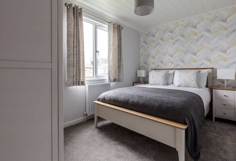 בית מלון כפרי Roydon Marina Village