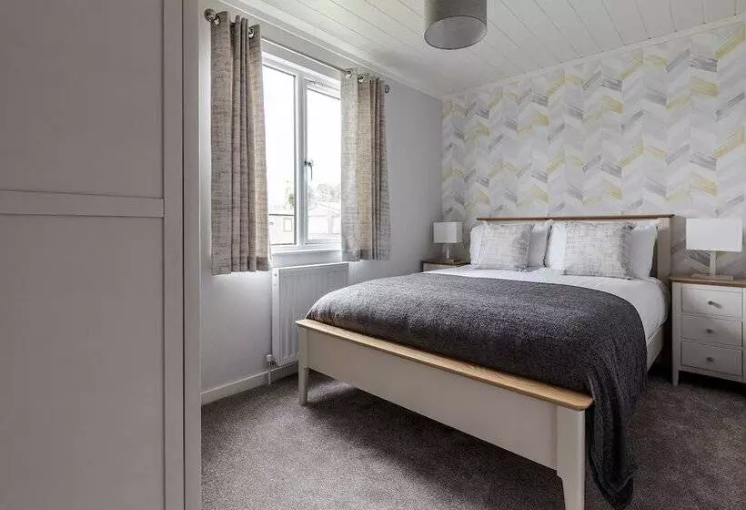 Hotelli Roydon Marina Village