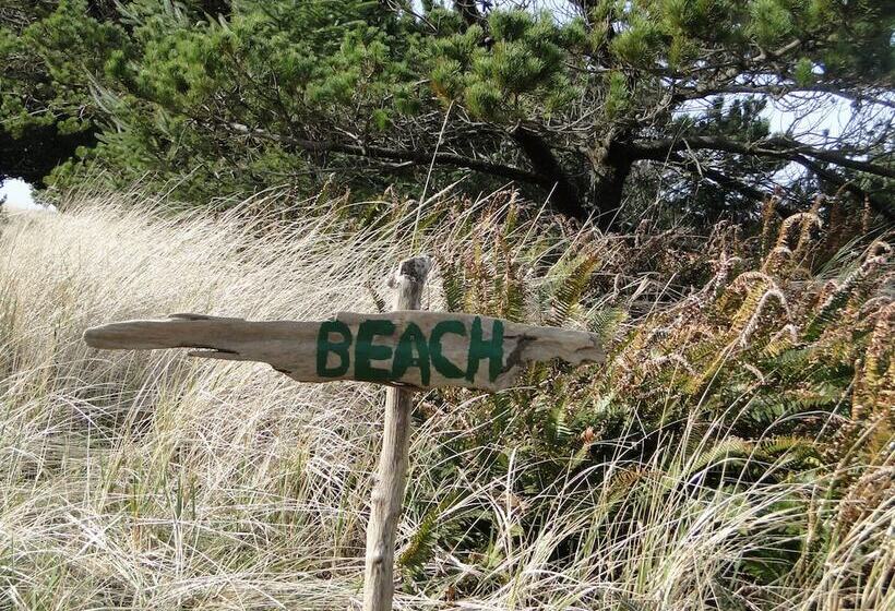 Отель Shakti Cove Cottages