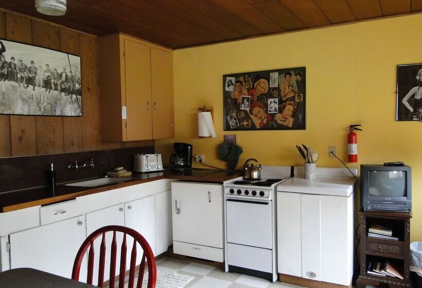 Отель Shakti Cove Cottages