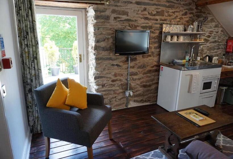 Pensió Lake View Country House