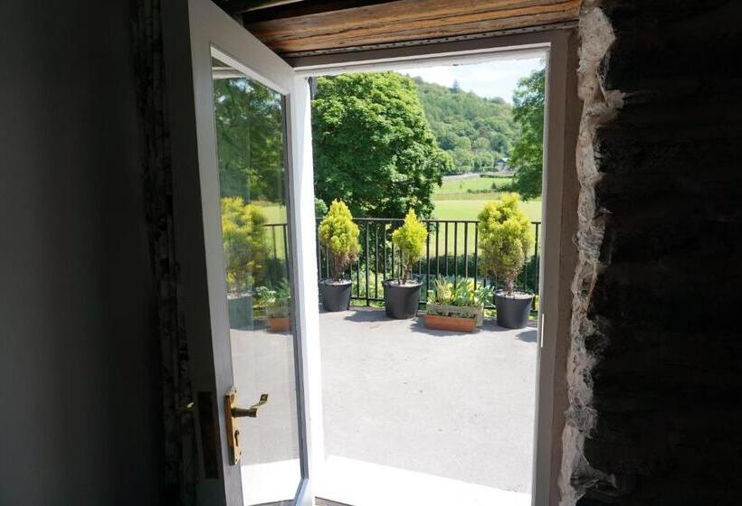 Pensió Lake View Country House