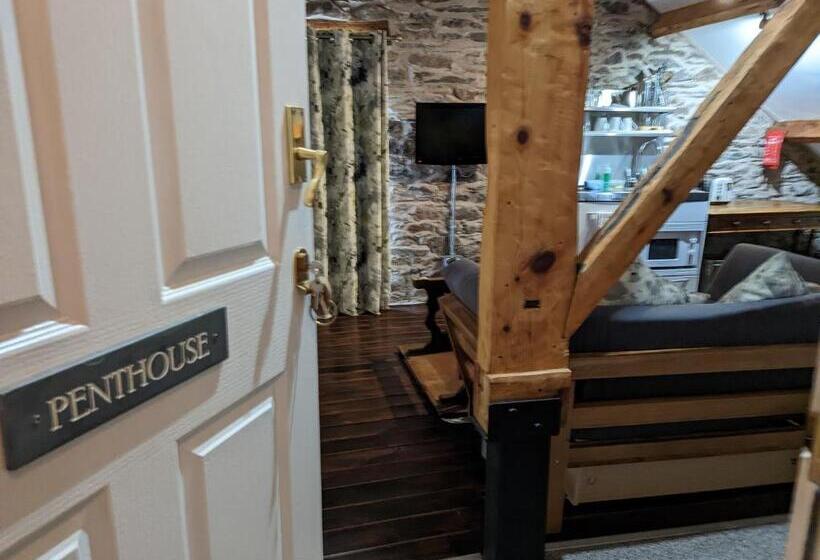 Pensió Lake View Country House