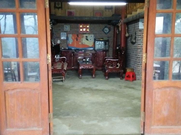 A De Homestay Hostel