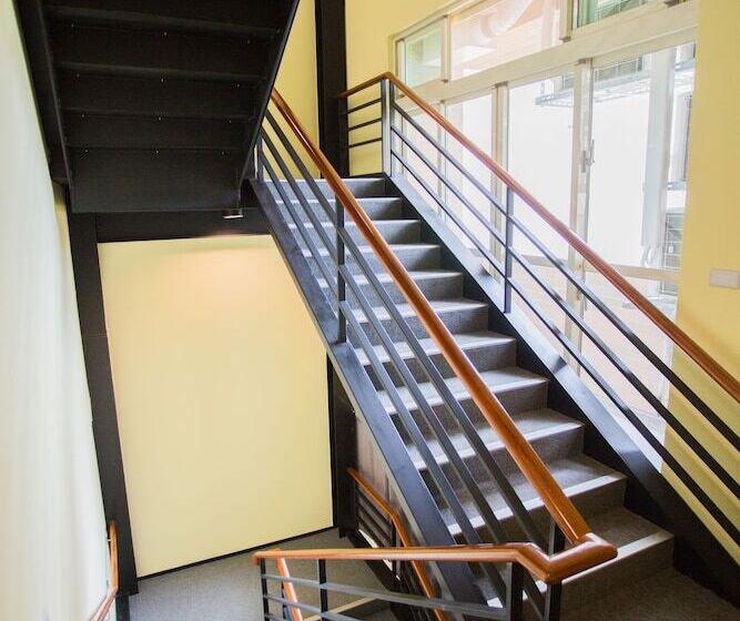 Douzi Stay Near Metro Hostel