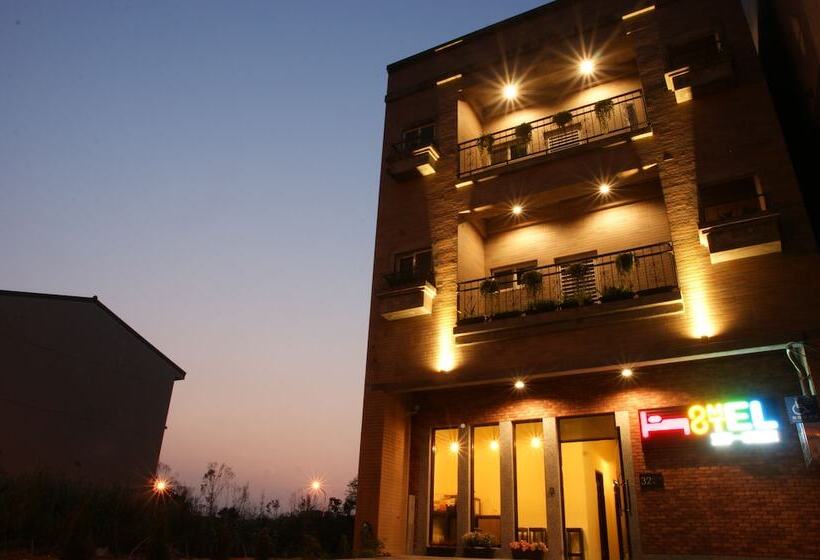 Douzi Stay Near Metro Hostel