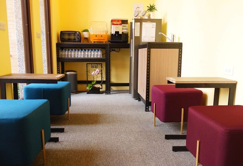 Douzi Stay Near Metro Hostel