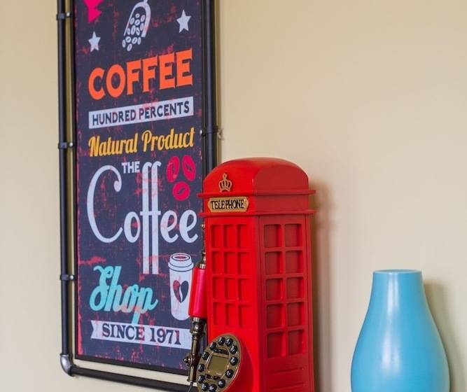 Douzi Stay Near Metro Hostel