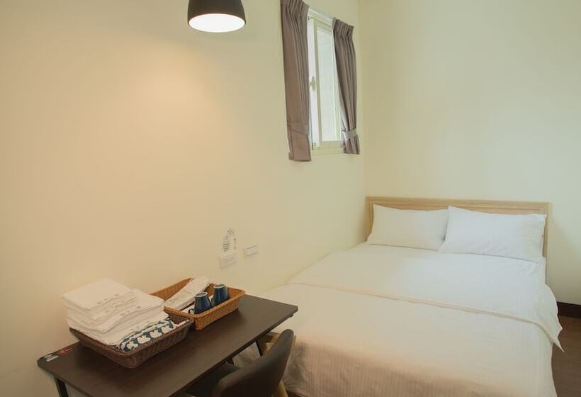 Douzi Stay Near Metro Hostel