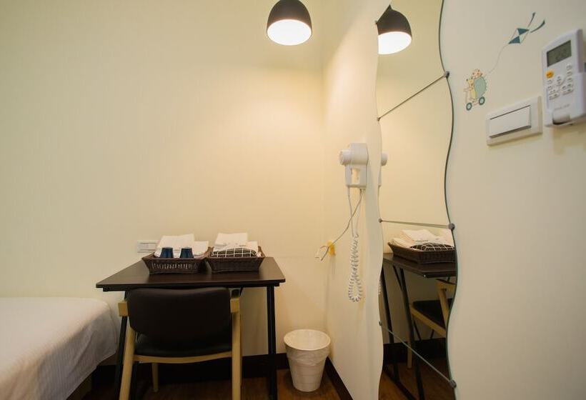 Douzi Stay Near Metro Hostel