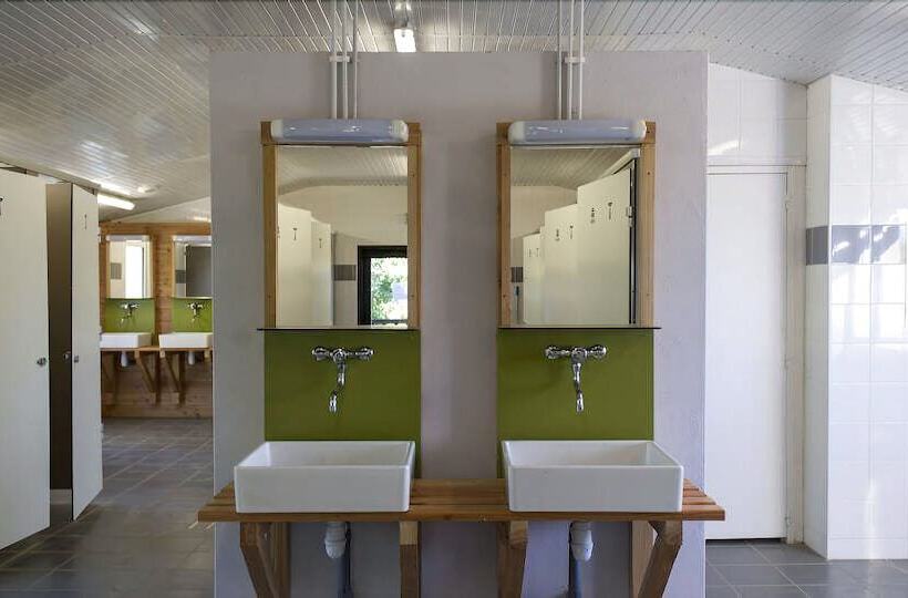 فندق Huttopia Saumur