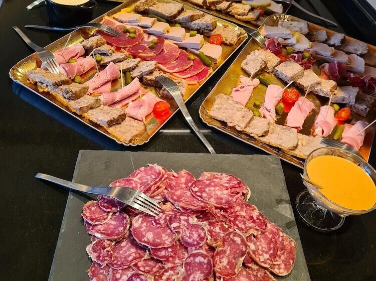 ホテル La Bastide Du Cantal