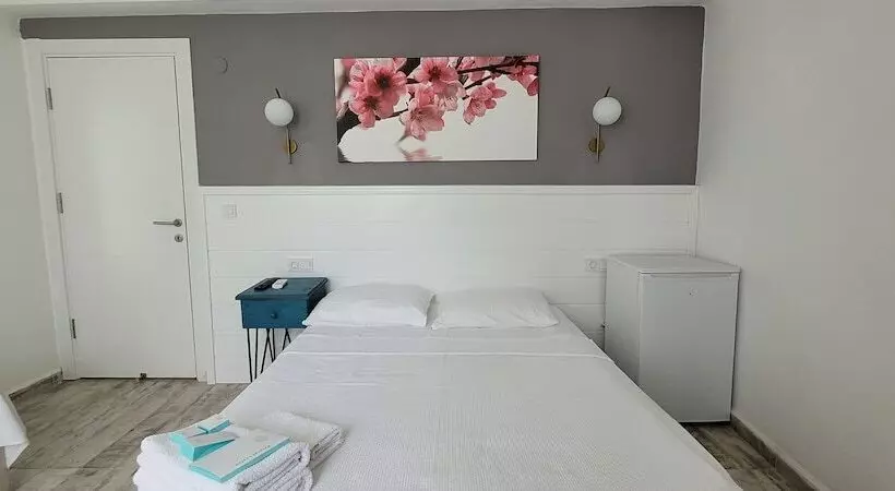 Tenes Otel