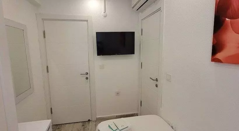 Tenes Otel