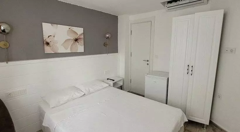Tenes Otel