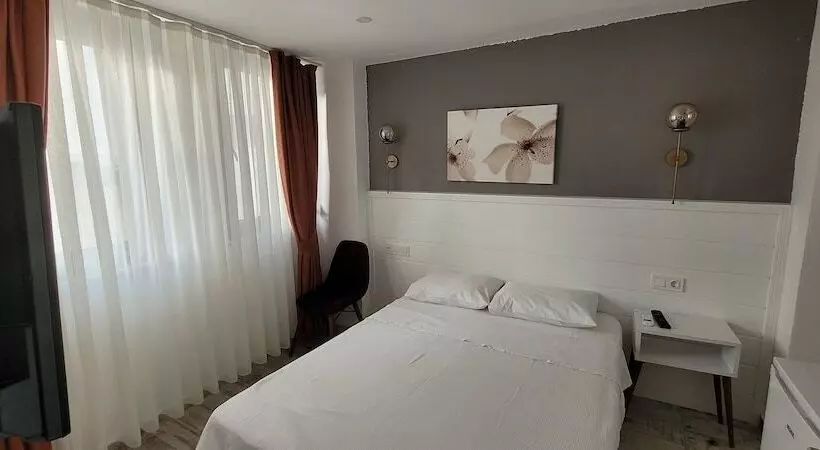 Tenes Otel