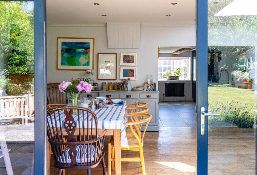 Barton Cottage Bed And Breakfast