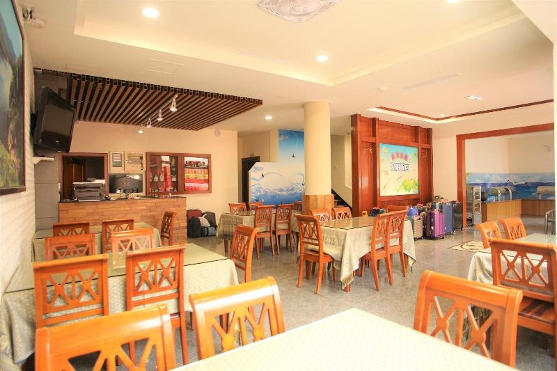 تختخواب و صبحانه Holiday