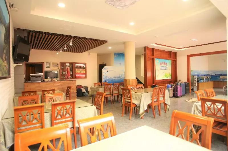 تختخواب و صبحانه Holiday