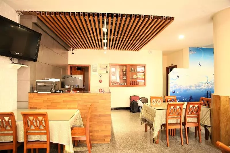 تختخواب و صبحانه Holiday