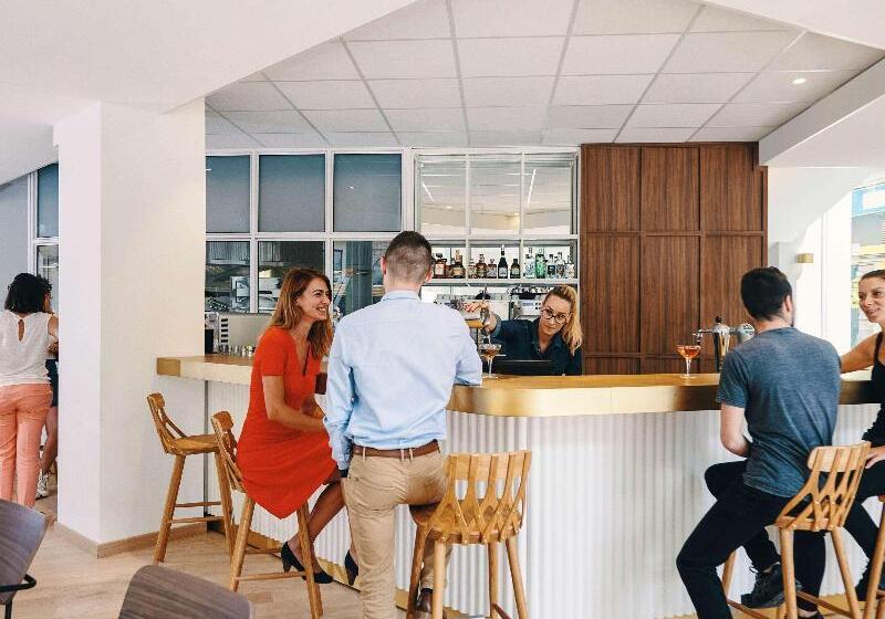 Отель Mercure Marseille Canebiere Vieuxport