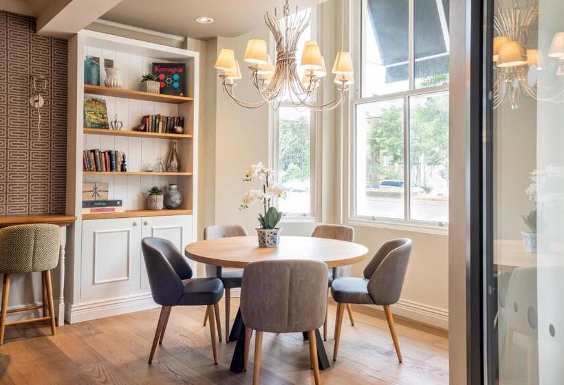 هتل Point A Kensington Olympia