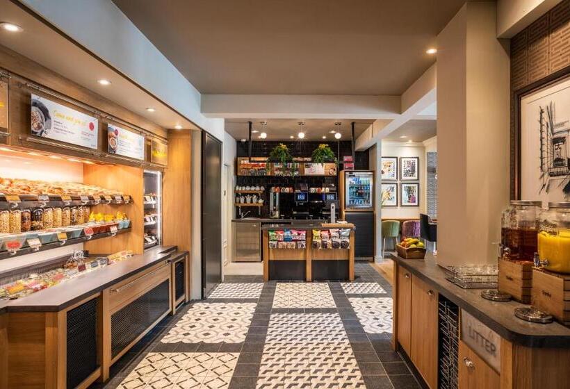 هتل Point A Kensington Olympia