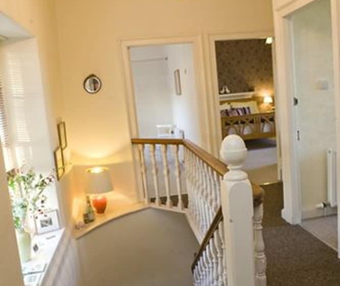 Balmashanner Bed And Breakfast