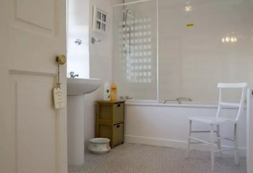 Balmashanner Bed And Breakfast