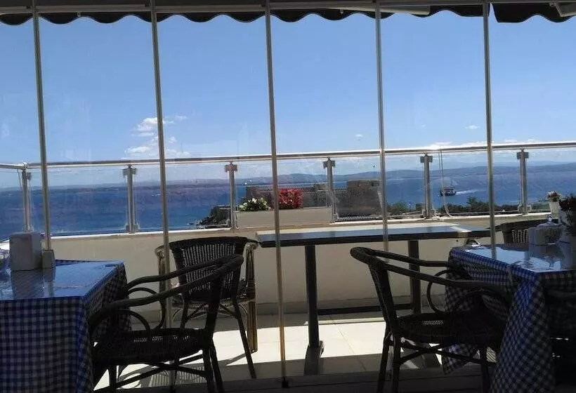 تختخواب و صبحانه Adali Guest House