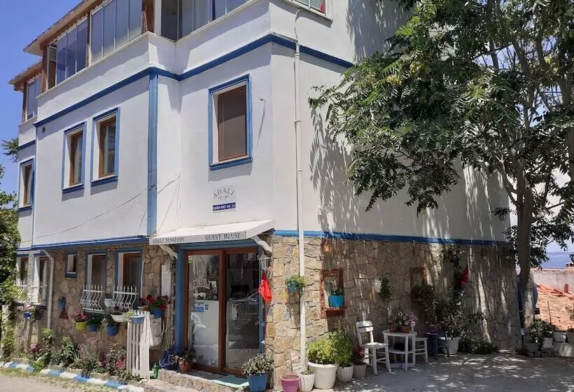 تختخواب و صبحانه Adali Guest House