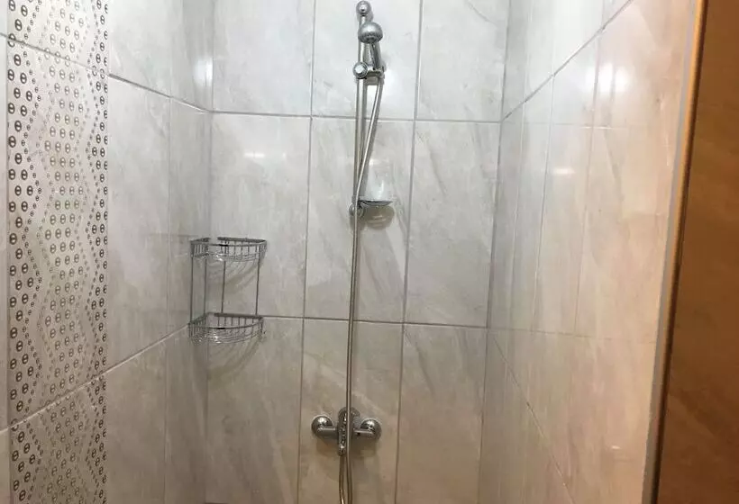 تختخواب و صبحانه Adali Guest House