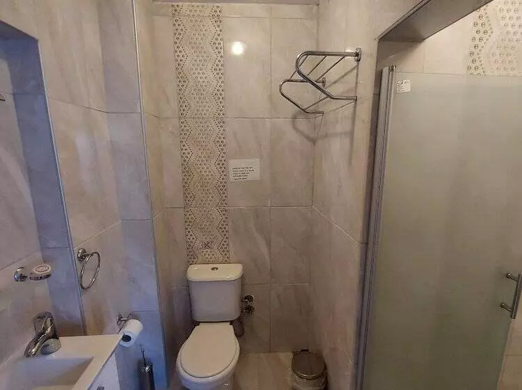 تختخواب و صبحانه Adali Guest House
