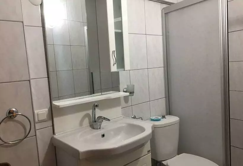 تختخواب و صبحانه Adali Guest House