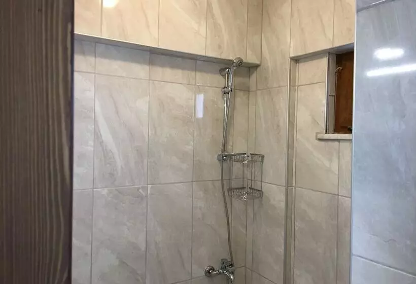 تختخواب و صبحانه Adali Guest House