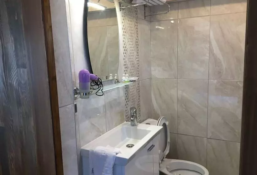 تختخواب و صبحانه Adali Guest House