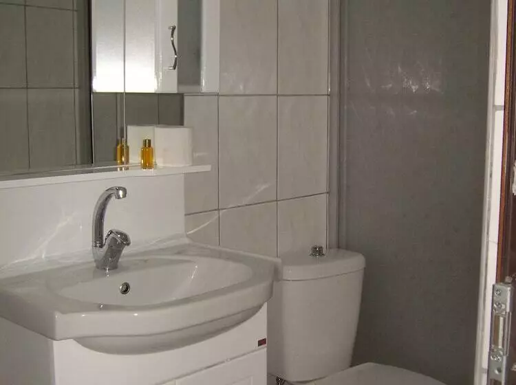 تختخواب و صبحانه Adali Guest House