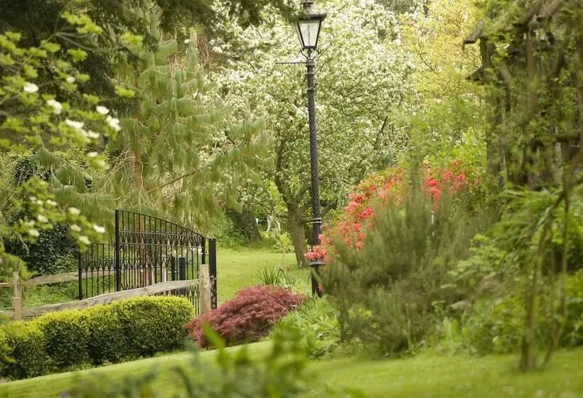 Aamiaismajoitus (B&B) Cleavers Lyng 16th Century Country House