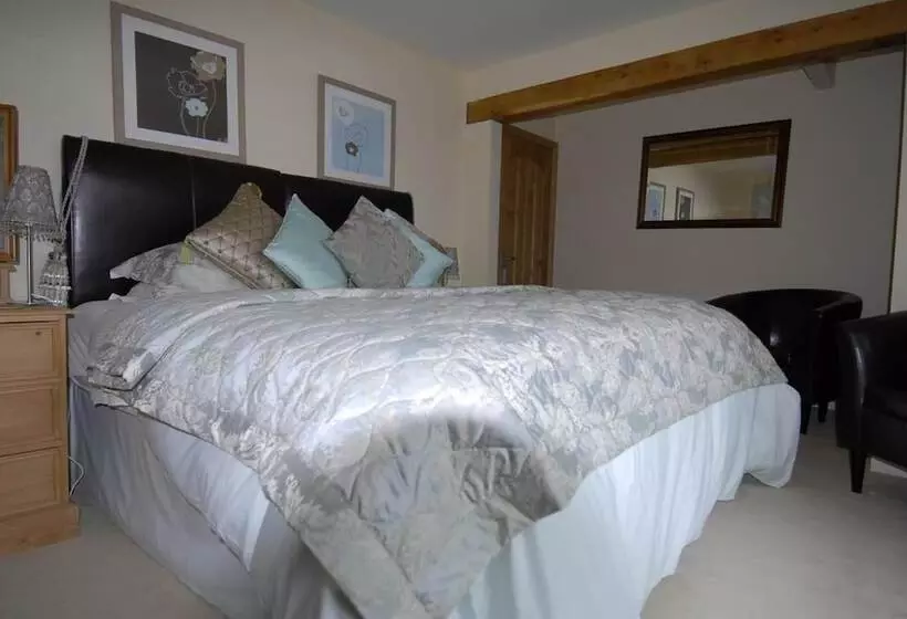 Aamiaismajoitus (B&B) Cleavers Lyng 16th Century Country House