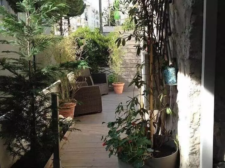 تختخواب و صبحانه La Maison Des Capucines
