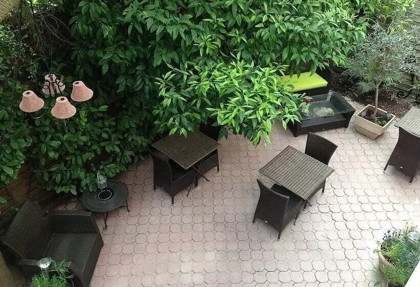 تختخواب و صبحانه La Maison Des Capucines